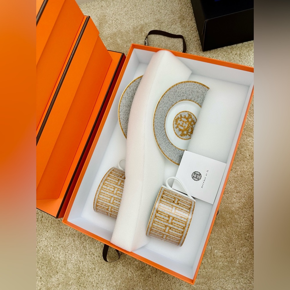 Brand New Mosaique AU 24 GOLD breakfast cup and saucer (2 sets)